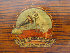 Victor Wood Horn in Oak